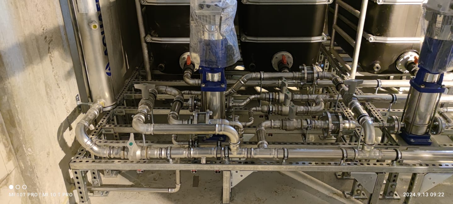 TGA-Fachkräfte bei der Rohrleitungsmontage – Schneiders Montageservice